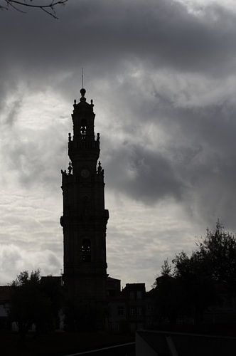 silhouet van de toren van de Clergymen