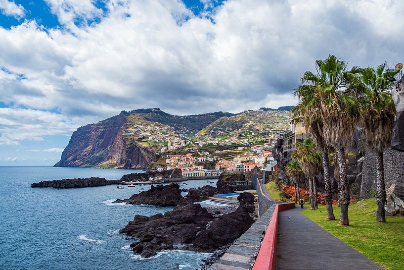 Uitzicht naar Camara de Lobos op het eiland Madeira van Rico Ködder