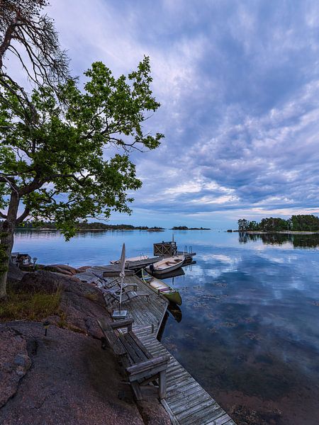 Baltic Sea coast with pier and boats near Oskarshamn in Swede by Rico Ködder