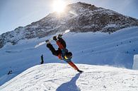 Spektakuläre Snowboard-Action mit warmer Hintergrundbeleuchtung von Hidde Hageman Miniaturansicht