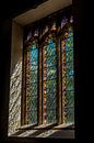 Glas in lood raam in oud kerkje in een klein dorpje in Devon, Engeland van Hein Fleuren thumbnail