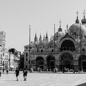 San Marco plein Venetië in zwart-wit van Suzanne Spijkers