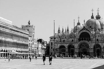 Place Saint-Marc Venise en noir et blanc sur Suzanne Spijkers