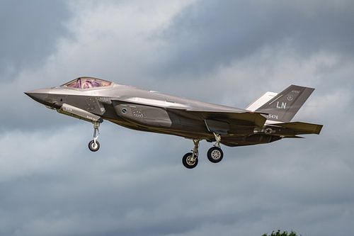 Landing U.S. Air Force Lockheed Martin F-35 Lighting II.