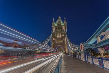 Londen in de avond - The Tower Bridge in het blauwe uurtje - 1 van Tux Photography