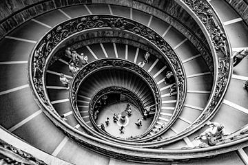 Winding walkway, Museii Vaticani van TPJ Verhoeven Photography