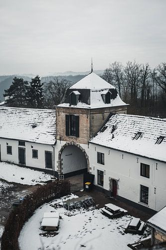 Winterse Herinnering: Het Tijdloze Karakter van Limburgse Architectuur