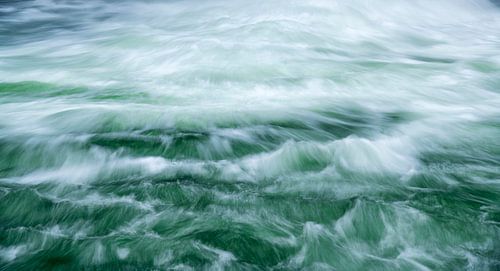 Turquoise borrelend water