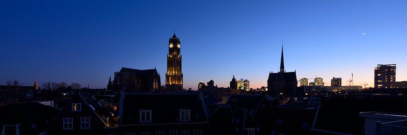 Ligne d'horizon d'Utrecht avec l'église Dom et la tour Dom par Donker Utrecht