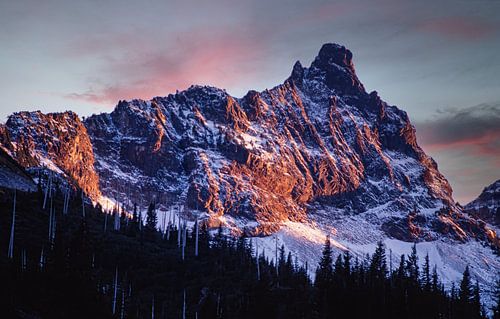 Cascade Mountains bij zonsondergang, Washinghton, VS