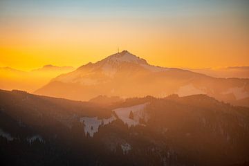 Zicht op de Grünten bij zonsondergang van Leo Schindzielorz