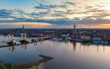 Kampen Sonnenuntergang im Winter am Fluss IJssel von Sjoerd van der Wal Fotografie