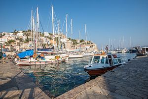 Hydra habour