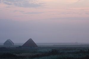 Schafstall bei Sonnenaufgang