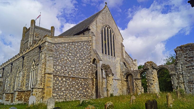Kirche und Friedhof in Orford im Vereinigten Königreich von Babetts Bildergalerie