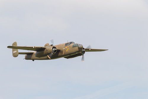 B-17 bommenwerper boven het veld tijdens de Luchtmachtdagen