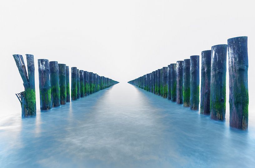 A crack to infinity by Julien Beyrath