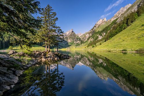 Seealpsee dans le pays d'Appenzell en Suisse