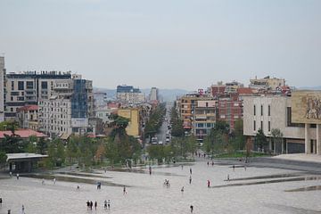 Skanderbergplein in Tirana hoofdstad van Albanië van Ingrid Van Maurik