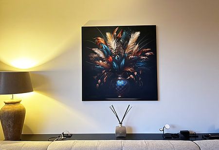 Vase with exotic feathers (1)