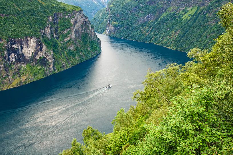 Blick auf den Geirangerfjord in Norwegen. van Rico Ködder