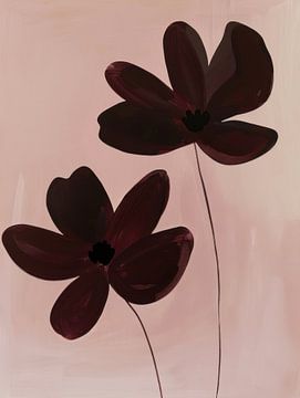Twee abstracte bloemen in bordeauxrood op zachtroze achtergrond
