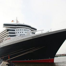 Queen Mary 2 by Matthias Brix