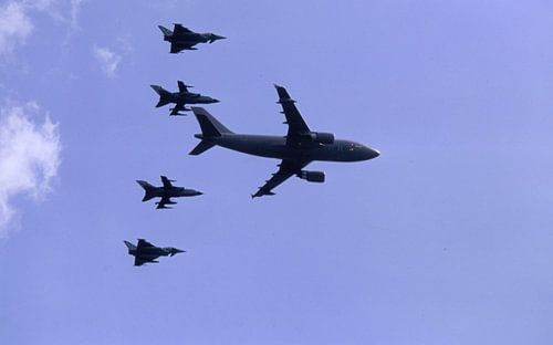 Langsamer Vorbeiflug Airbus A310-304 MRTT der Luftwaffe mit 2 x Tornado, 2 x  Eurofighter