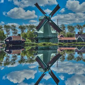 Water Reflection, Zaanse Schans, The Netherlands van Maarten Kost