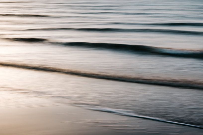 Winter beach walks #5 van Elise van Gils