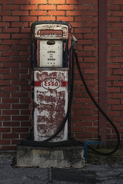 The old gas pump by Rolf Schnepp