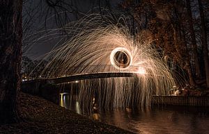 Lightpainten op een brug van Lars Mol