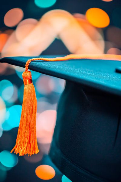 Afstudeerpet met oranje kwastje van Poster Art Shop