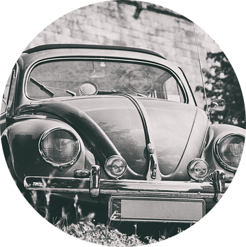 Zwart-witte foto van een VW-kever van Edith Albuschat