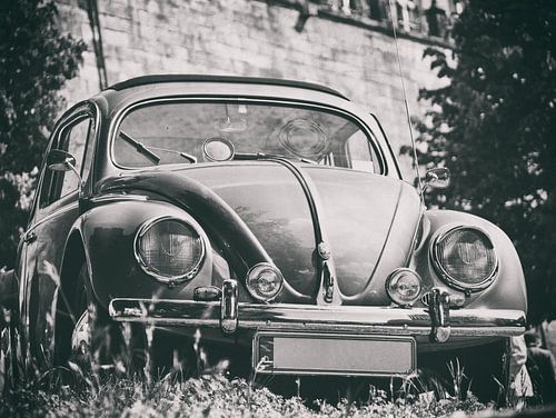 Photographie en noir et blanc d'une coccinelle VW