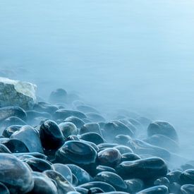 Misty stones by Maurice B Kloots      www.Fototrends.nl