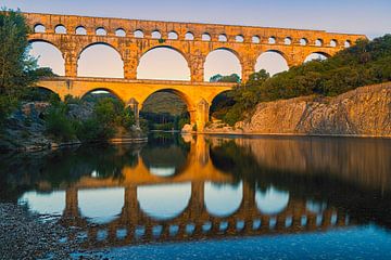 Zonsopkomst bij Pont Du Gard, Frankrijk van Henk Meijer Photography