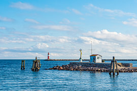 Molen, Molenturm und Statue Esperanza an der Ostseeküste