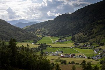 Valleidylle in het Noorse Binnenland van Sebastian Stef