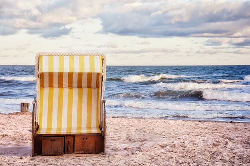 Chaise de plage jaune sur Claudia Moeckel