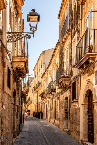 Straatbeeld in Siracusa op Sicilië Italië.