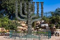 Knesset-menora met de bijbelse geschiedenis van Israël