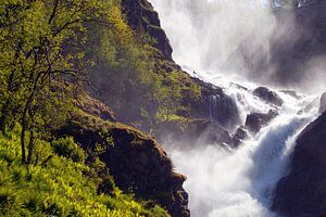 The beauty of Summer in Norway : Water falls van Dirk Huijssoon