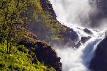 La beauté de l'été en Norvège : les chutes d'eau sur Dirk Huijssoon