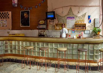 Cuba, Havana. The bar. van Maurits van Hout