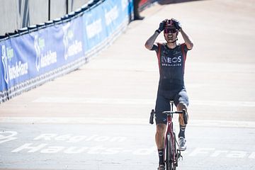 Dylan van Baarle gagne Paris - Roubaix