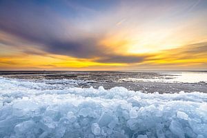 Kruiend ijs, strenge de winter op het IJsselmeer