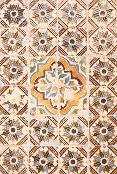 Oude azulejos of tegels in Sintra, Portugal art print - bruin retro patroon, straat en reisfotografie van Christa Stroo fotografie