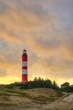 Vuurtoren op Amrum bij zonsondergang van Michael Valjak