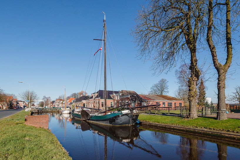 Oude Tjalk in veendorp Wildervank, Groningen, Netherlands van Martin Stevens